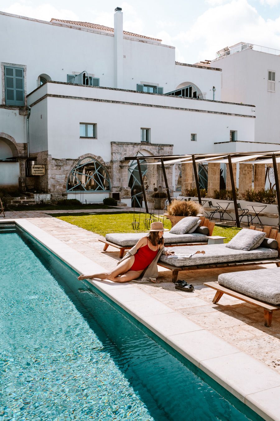 Ostuni, un palazzo rosso e l’arte di viaggiare soli